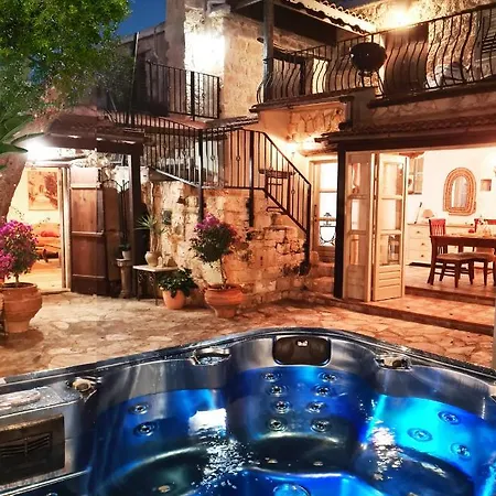 Boutique Traditional Spa Vila Newly Renovated 2023! Villa
