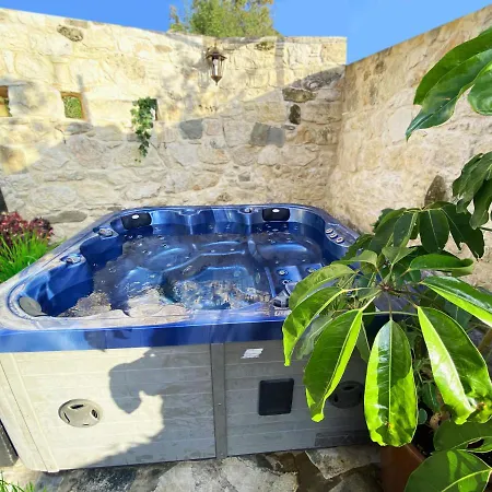 Boutique Traditional Spa Vila Newly Renovated 2023! Villa